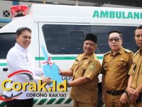Bupati Azhari Serahkan Ambulans untuk Puskesmas Ketenong dan Apresiasi Inisiatif PKK dalam Khitanan Massal