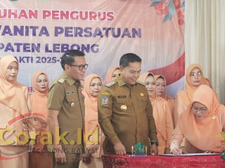 Bupati Azhari Kukuhkan Kepengurusan DWP Kabupaten Lebong 2025-2030