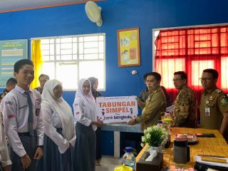 Hadiri Literasi Keuangan di SMA 1 Lebong, Bupati Azhari Dorong Pelajar Menabung Sejak Dini