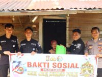 Sambut HUT ke-75 Humas Polri, Polres Lebong Salurkan 10 Paket Sembako kepada Warga