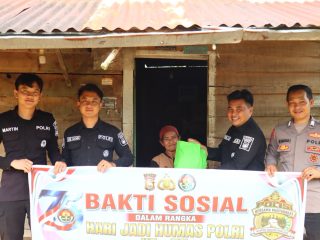 Sambut HUT ke-75 Humas Polri, Polres Lebong Salurkan 10 Paket Sembako kepada Warga