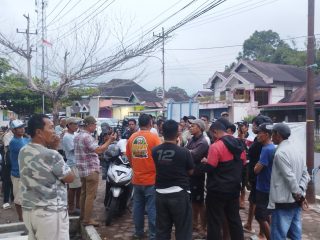 Puluhan Simpatisan Geruduk Kantor PMD Lebong, Desak Marno Siswanto Ikut Pilkades Lemeu